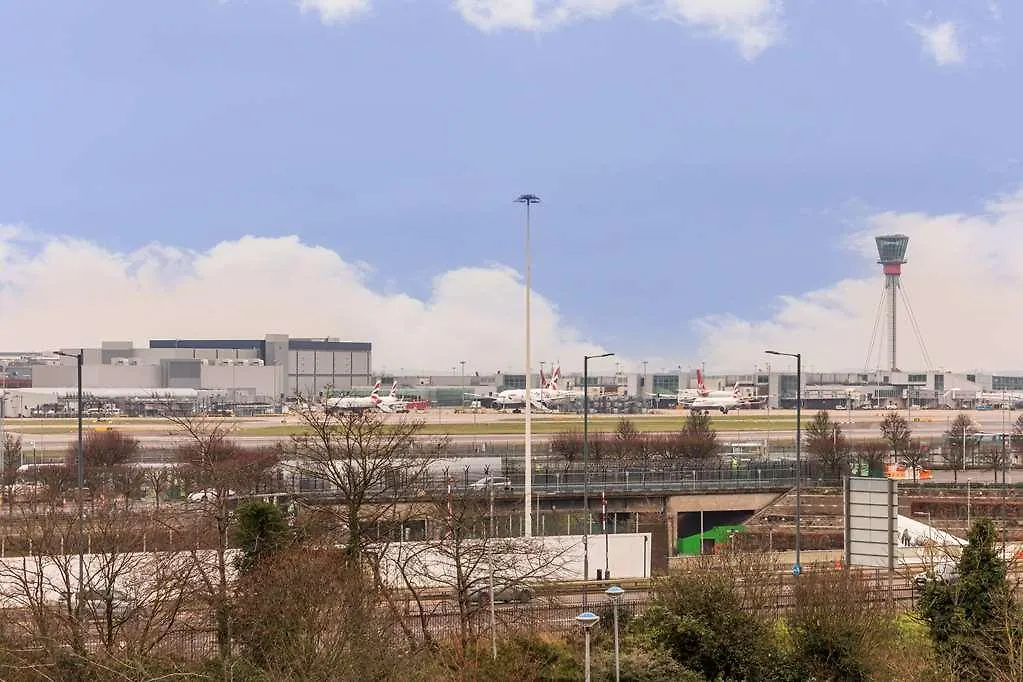 Radisson Red London Heathrow-1